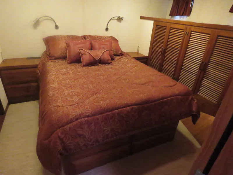 Slide: The Image of Bedroom in DeFever 49 Pilothouse, 1987 model. - 36