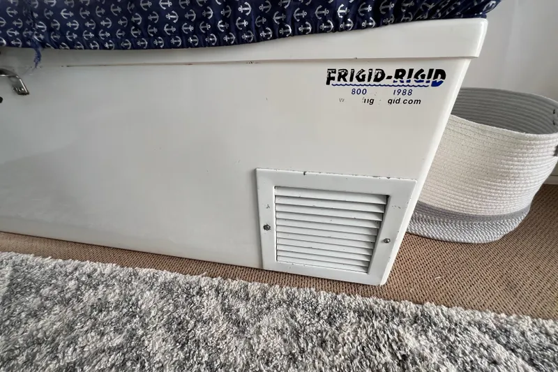 Slide: The Image of Frigid Rigid cooler on Viking 60 CPMY 1999 boat. - 36