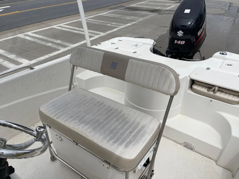 Slide: The Image of Carolina Skiff 218 DLV 2014 with Suzuki 140 engine. - 30