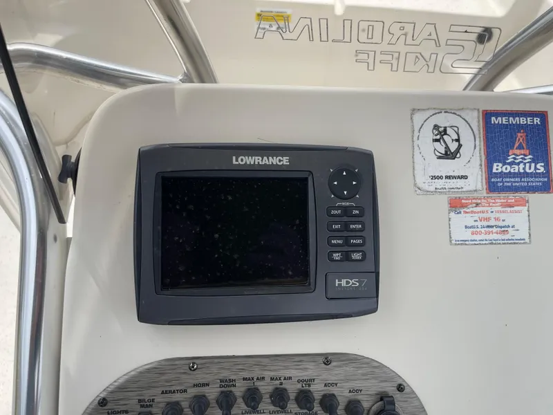 Slide: The Image of Lowrance HDS7 on Carolina Skiff 218 DLV, year 2014. - 35