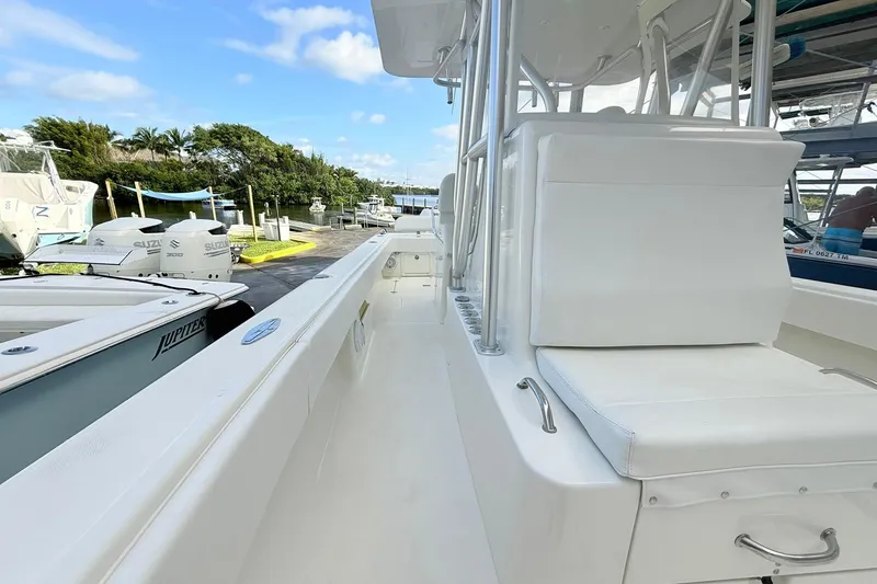 Slide: The Image of 32 SeaVee - Port Deck - 12