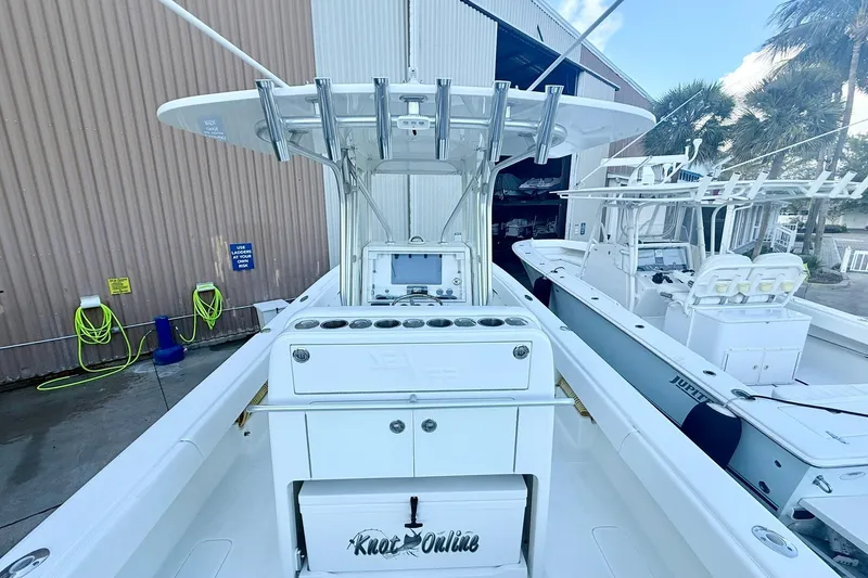 Slide: The Image of 32 SeaVee - Cockpit - 20