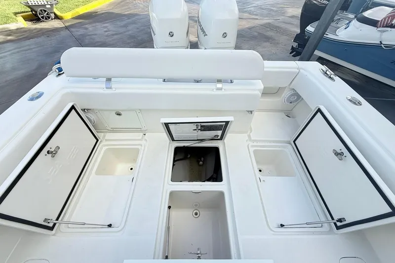 Slide: The Image of 32 SeaVee - Cockpit Storage - 22