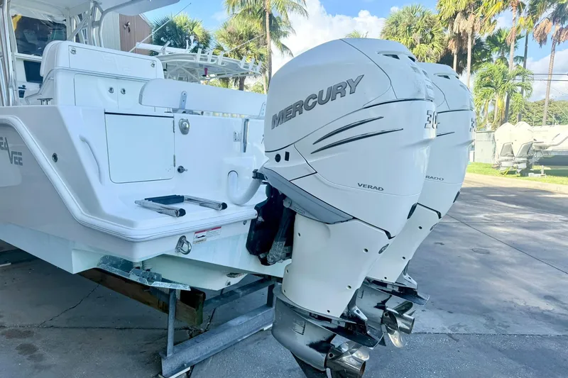 Slide: The Image of 32 SeaVee - Engines - 26