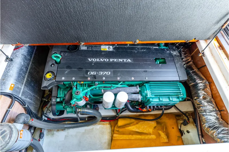 Slide: The Image of Volvo Penta D6-370 engine in 2017 Beneteau Swift Trawler 30, detailed view. - 41