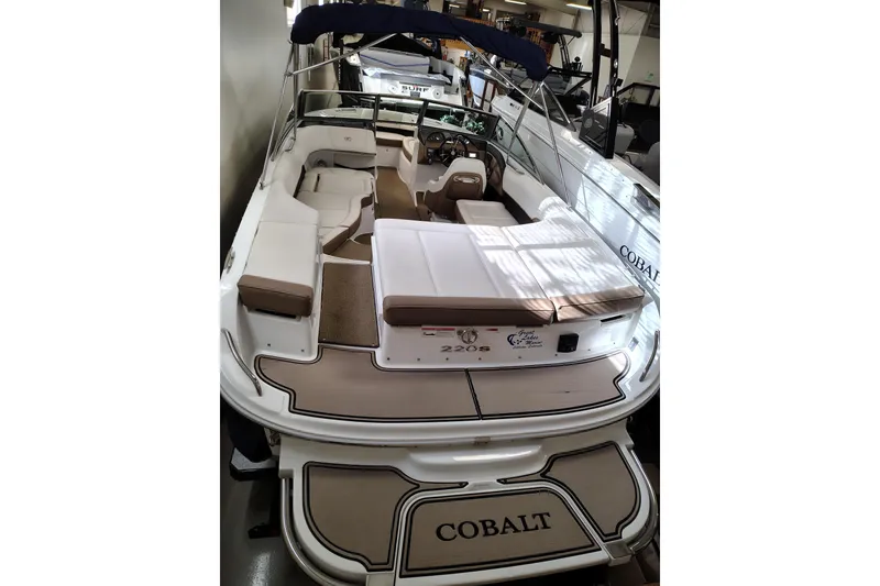 Slide: The Image of 2016 Cobalt 220 boat with spacious seating and sleek design in showroom. - 6