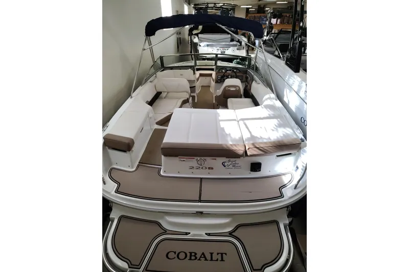 Slide: The Image of 2016 Cobalt 220 boat with spacious seating and sleek design in showroom. - 8