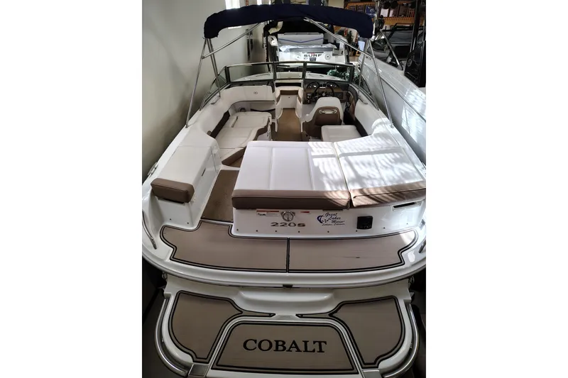 Slide: The Image of 2016 Cobalt 220 boat with spacious seating and sleek design. - 9