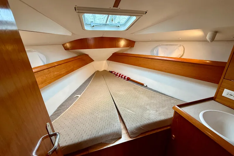 Slide: The Image of Brass clock and barometer on Jeanneau Sun Odyssey 36.2 yacht, 1997 model. - 20