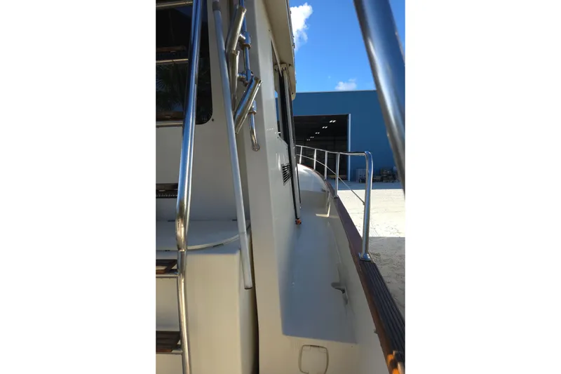 Slide: The Image of 2004 Legacy Yachts Sedan Flybridge side view with stainless steel railings. - 23