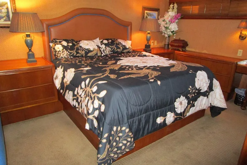 Slide: The Image of King size master berth - 21