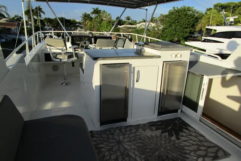 Slide: The Image of Flybridge bar - 52