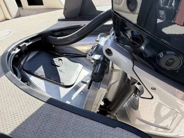 Slide: The Image of Alera M 23L 2026 - 12