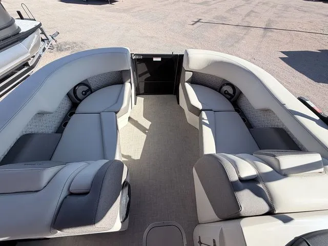 Slide: The Image of Alera M 23L 2026 - 18