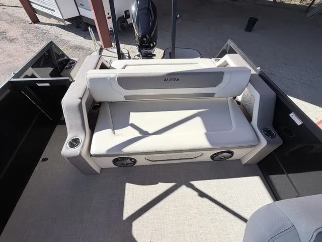 Slide: The Image of Alera M 23L 2026 - 20