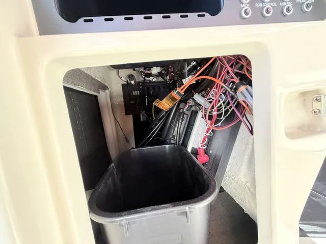 Slide: The Image of Alera M 23L 2026 - 24