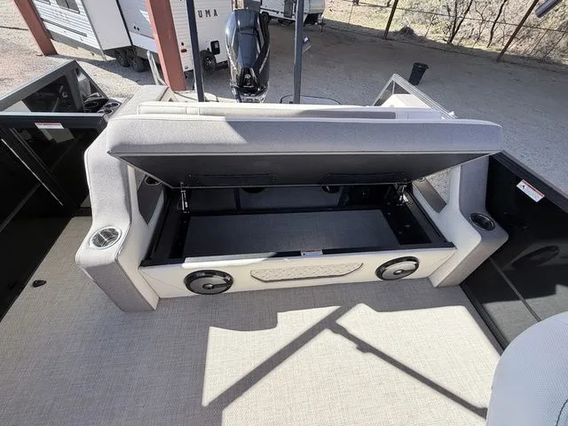 Slide: The Image of Alera M 23L 2026 - 26