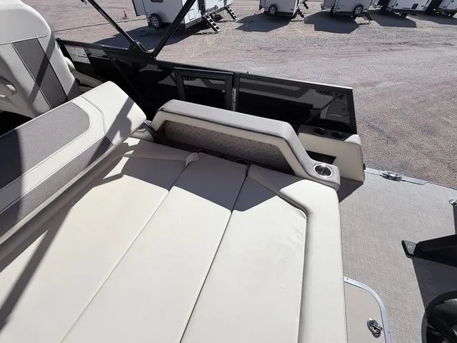 Slide: The Image of Alera M 23L 2026 - 31