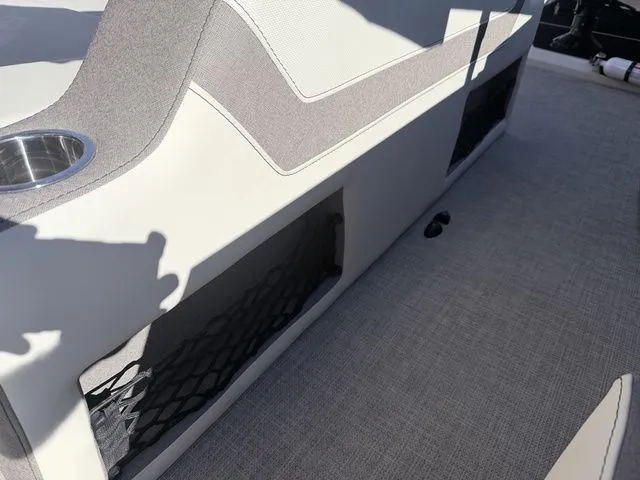 Slide: The Image of Alera M 23L 2026 - 33