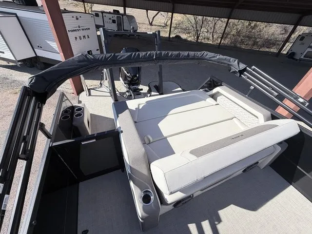 Slide: The Image of Alera M 23L 2026 - 35