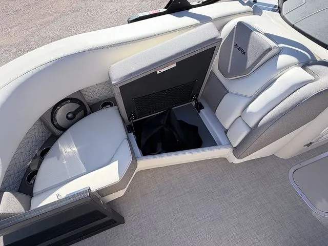 Slide: The Image of Alera M 23L 2026 - 4