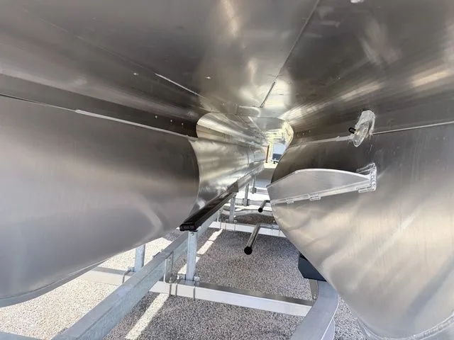 Slide: The Image of Alera M 23L 2026 - 6