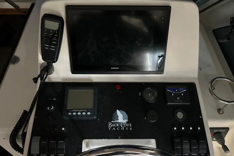 Slide: The Image of Control panel of a 2006 Back Cove 26 yacht with navigation equipment. - 9
