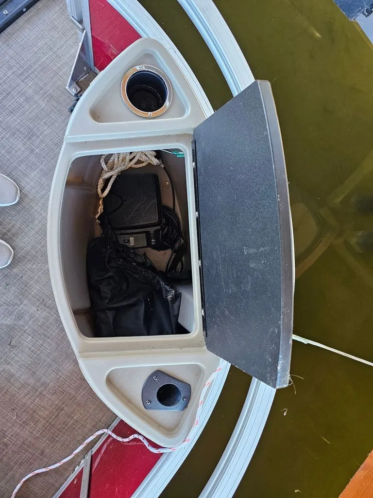 Slide: The Image of Sun Tracker Bass Buggy 2022 - 12