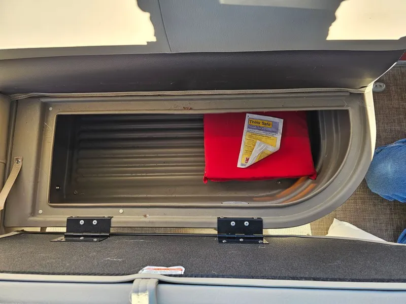 Slide: The Image of Sun Tracker Bass Buggy 2022 - 18