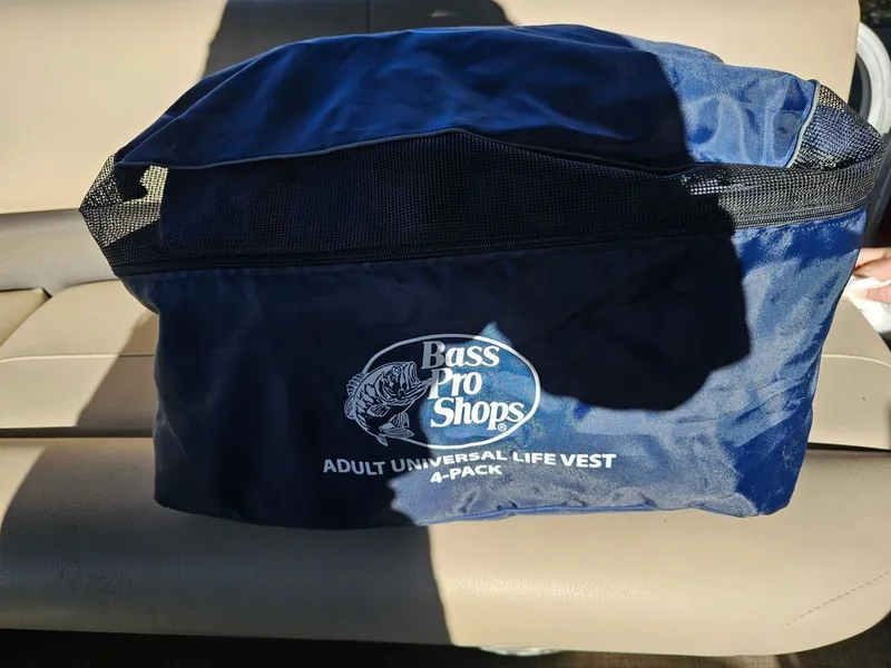 Slide: The Image of Sun Tracker Bass Buggy 2022 - 19