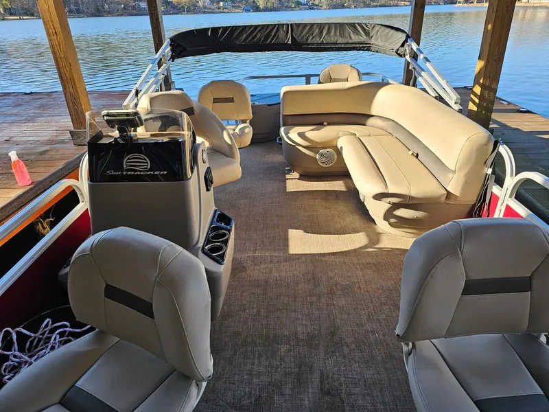 Slide: The Image of Sun Tracker Bass Buggy 2022 - 2