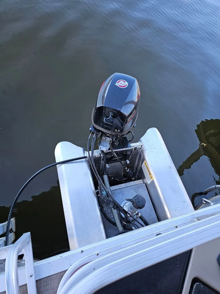 Slide: The Image of Sun Tracker Bass Buggy 2022 - 25