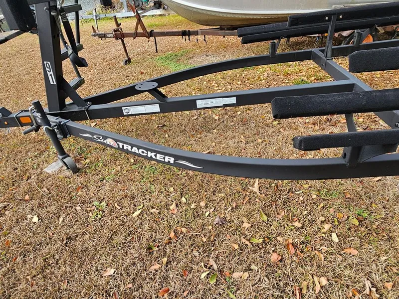 Slide: The Image of Sun Tracker Bass Buggy 2022 - 29