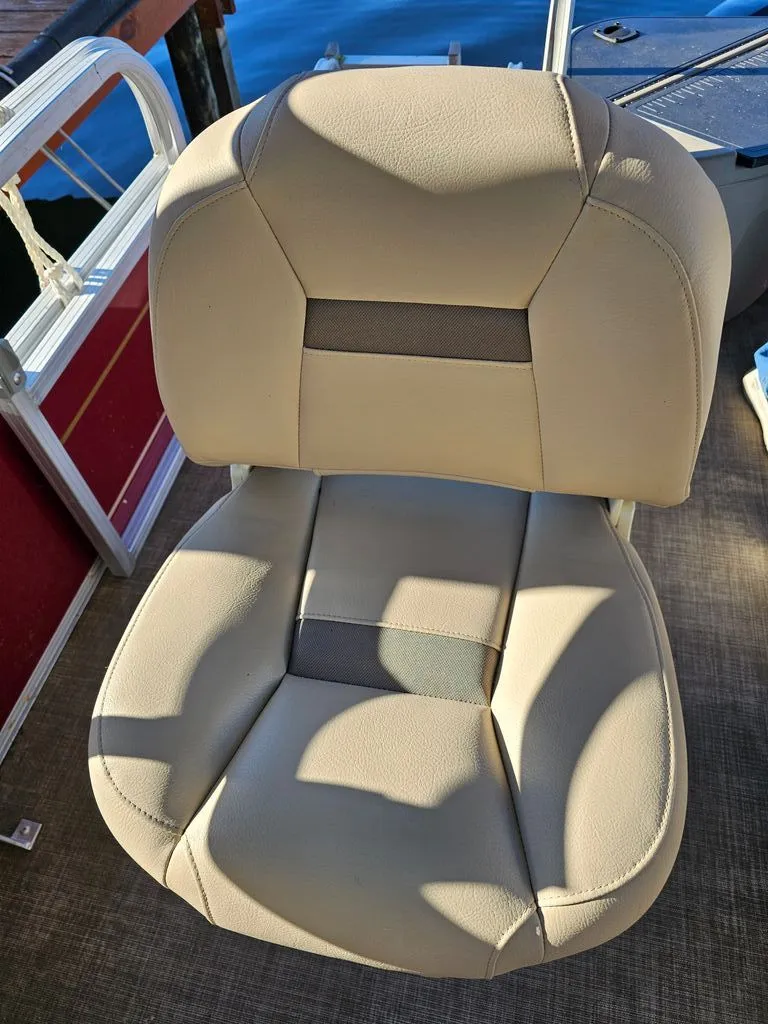 Slide: The Image of Sun Tracker Bass Buggy 2022 - 5