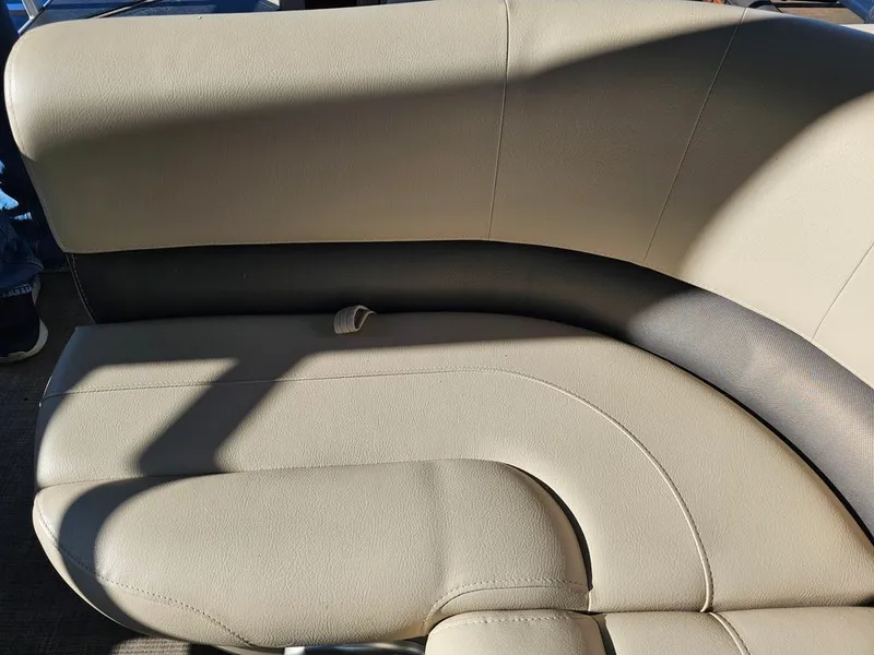 Slide: The Image of Sun Tracker Bass Buggy 2022 - 6