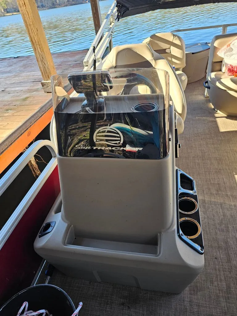 Slide: The Image of Sun Tracker Bass Buggy 2022 - 9