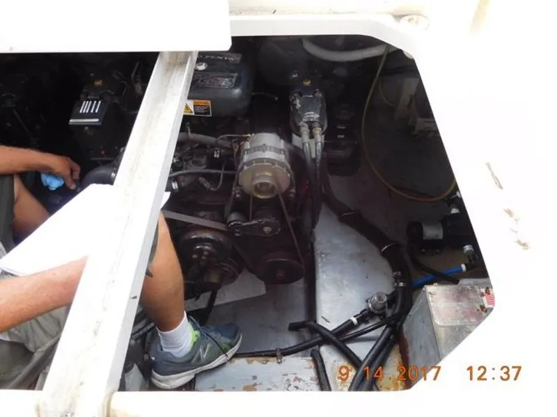 Slide: The Image of Monterey 322 Cruiser 2001 - 12