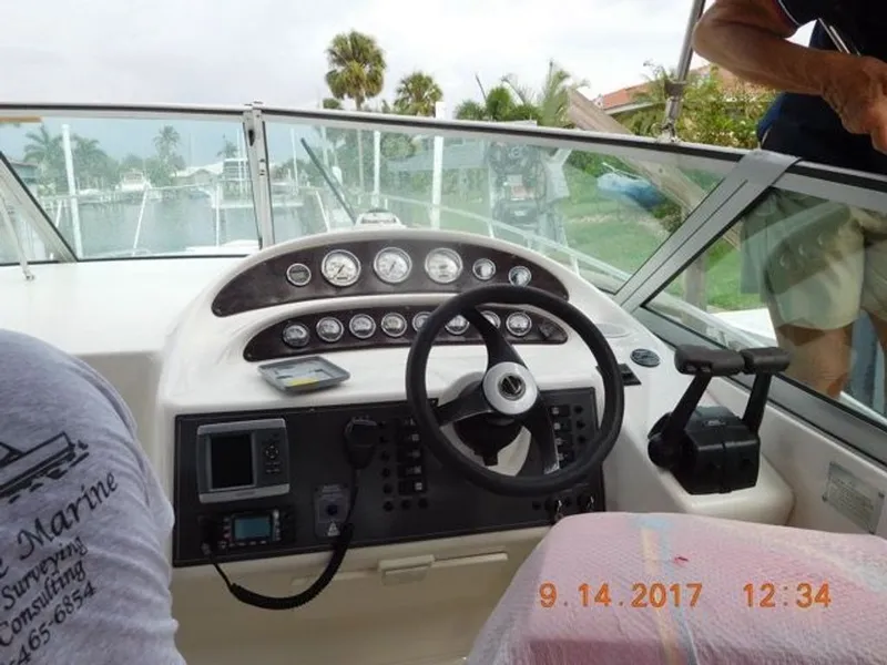 Slide: The Image of Monterey 322 Cruiser 2001 - 3