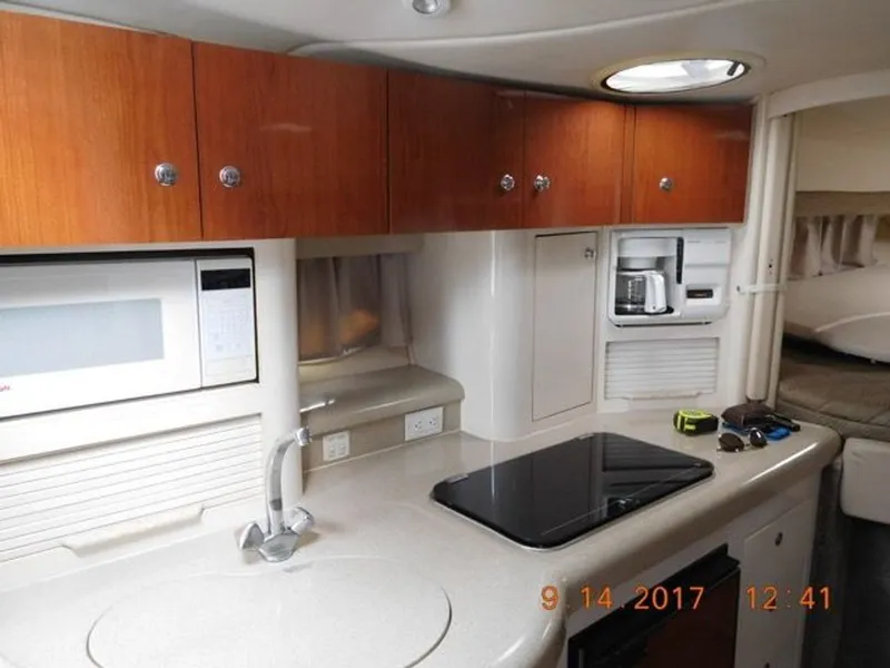 Slide: The Image of Monterey 322 Cruiser 2001 - 5