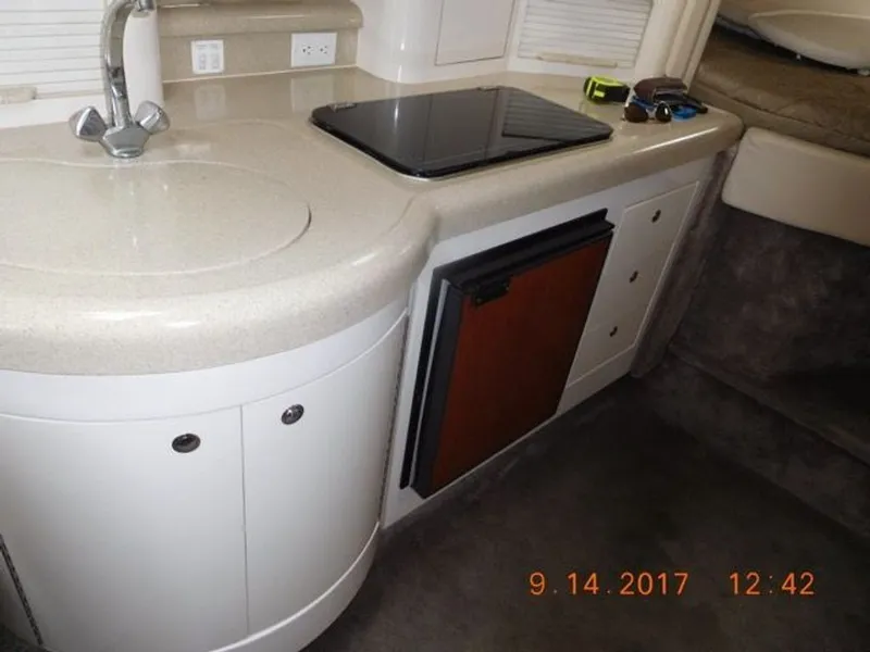 Slide: The Image of Monterey 322 Cruiser 2001 - 6