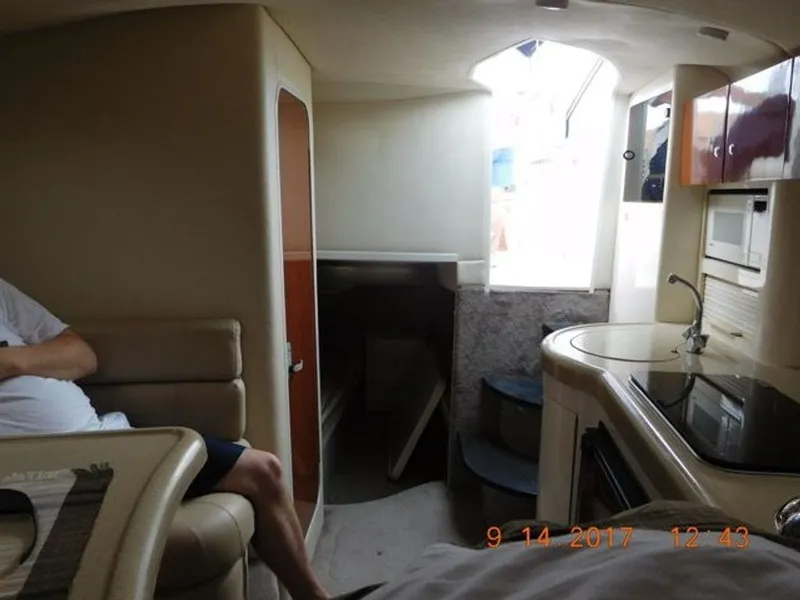 Slide: The Image of Monterey 322 Cruiser 2001 - 7