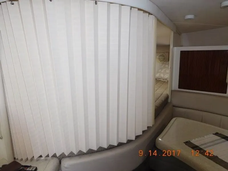 Slide: The Image of Monterey 322 Cruiser 2001 - 8