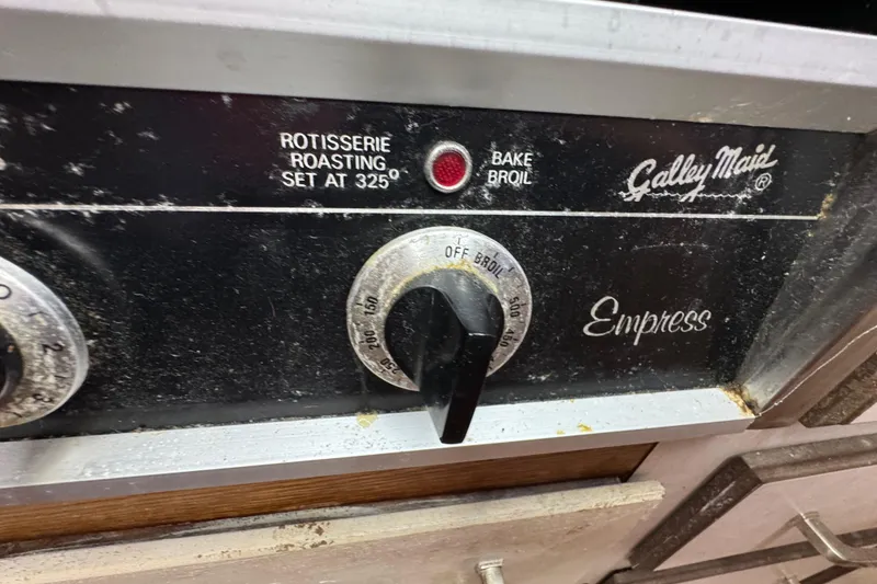 Slide: The Image of Galley Maid Empress oven control panel on 1999 Gibson Houseboat 50. - 47