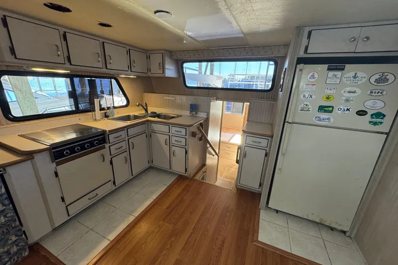 Slide: The Image of large galley perfect for meal prep and entertaining - 52