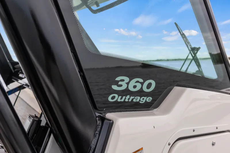 Slide: The Image of Boston Whaler 360 Outrage 2024 - 15