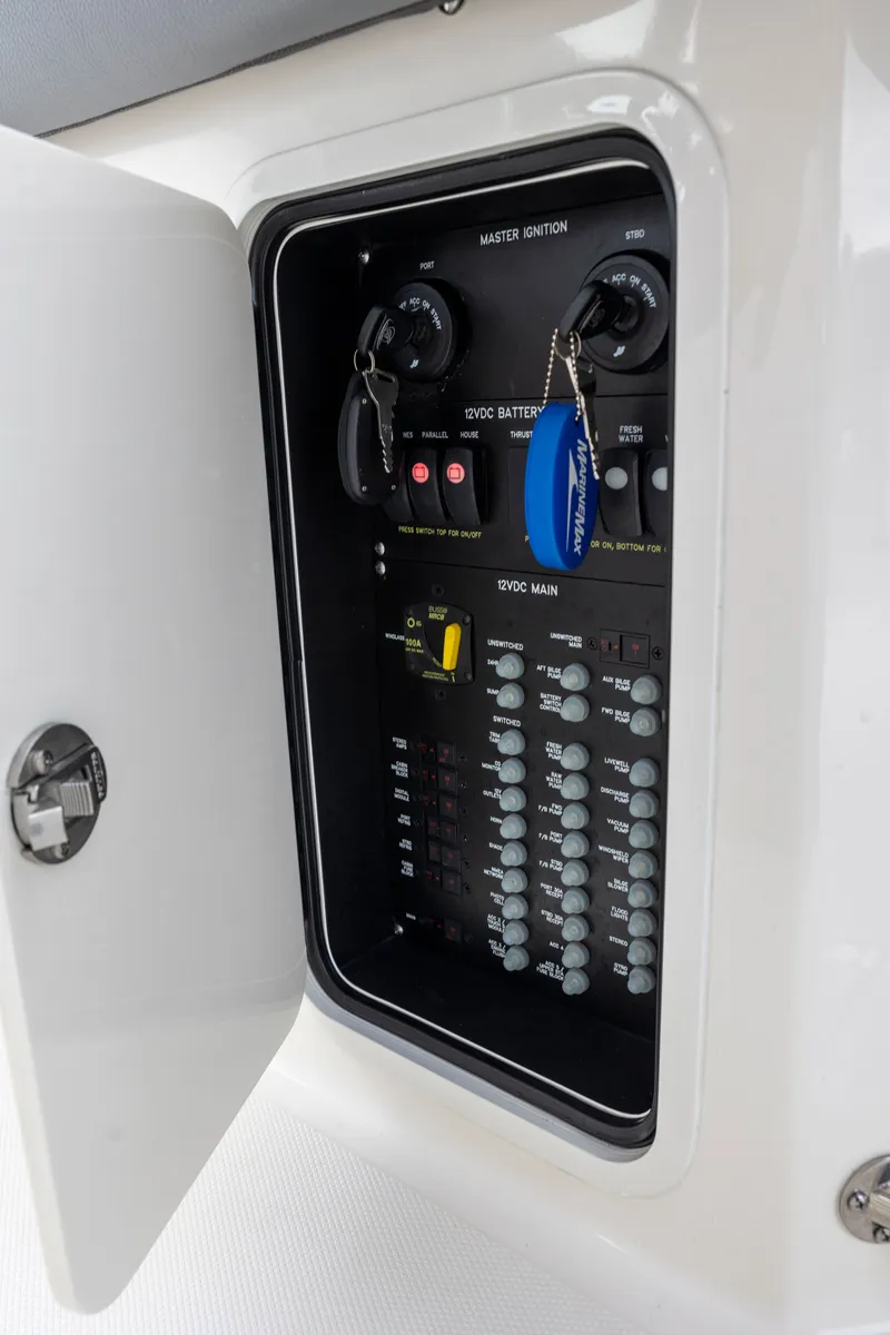 Slide: The Image of Boston Whaler 360 Outrage 2024 - 16