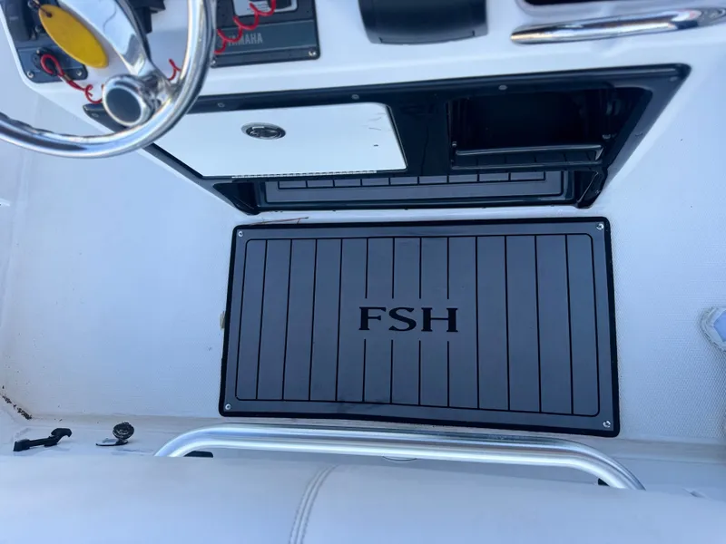 Slide: The Image of Yamaha 210 FSH DLX 2018 - 18