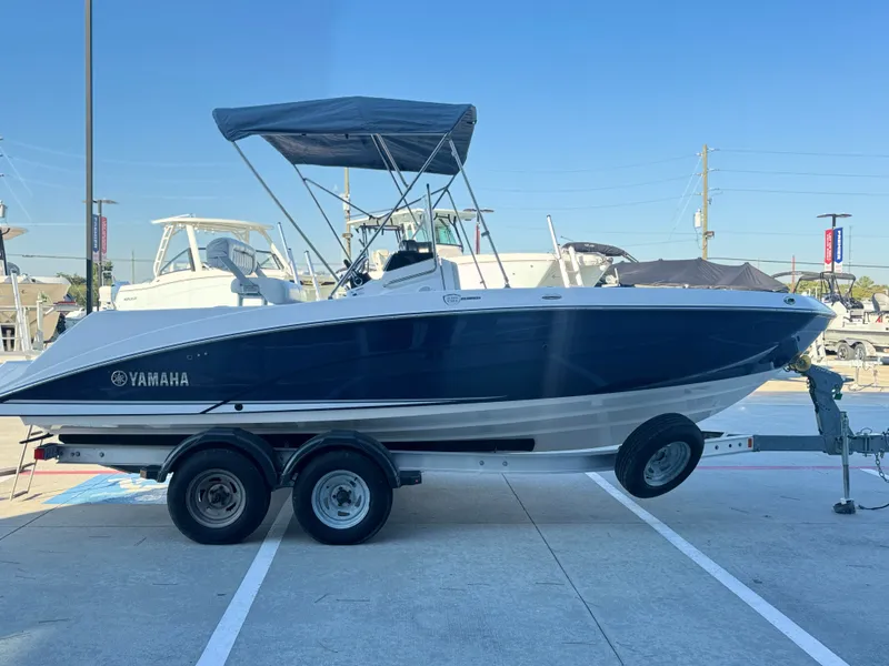 Slide: The Image of Yamaha 210 FSH DLX 2018 - 3