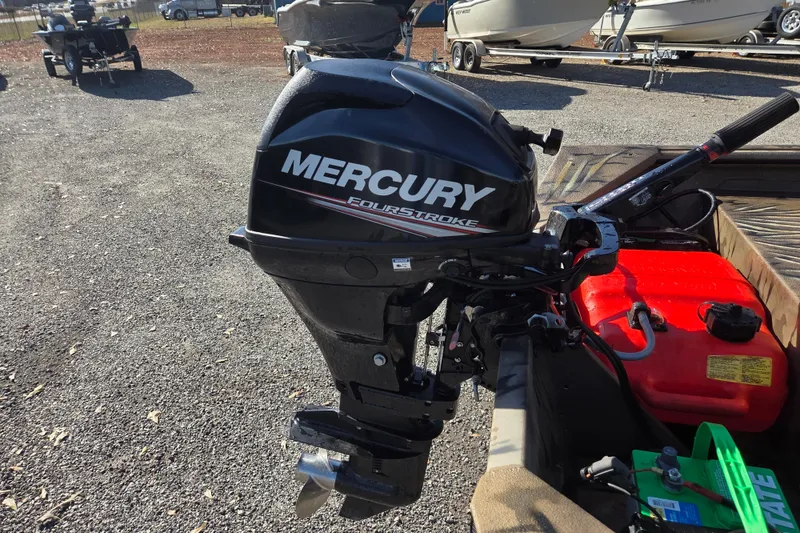 Slide: The Image of 2018 SeaArk DXS 1548 DKLD with Mercury FourStroke outboard motor. - 10