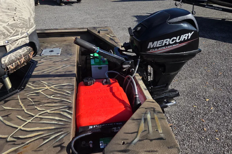 Slide: The Image of 2018 SeaArk DXS 1548 DKLD boat with Mercury FourStroke outboard motor. - 14